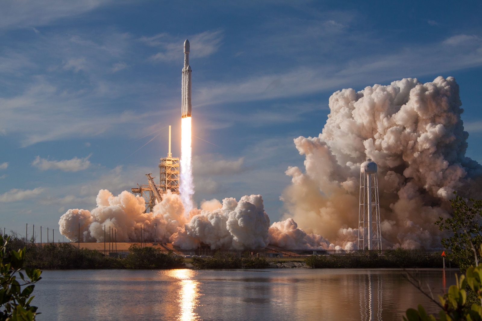 Rocket Report: SpaceX makes its mark on the Moon; ULA names new boss