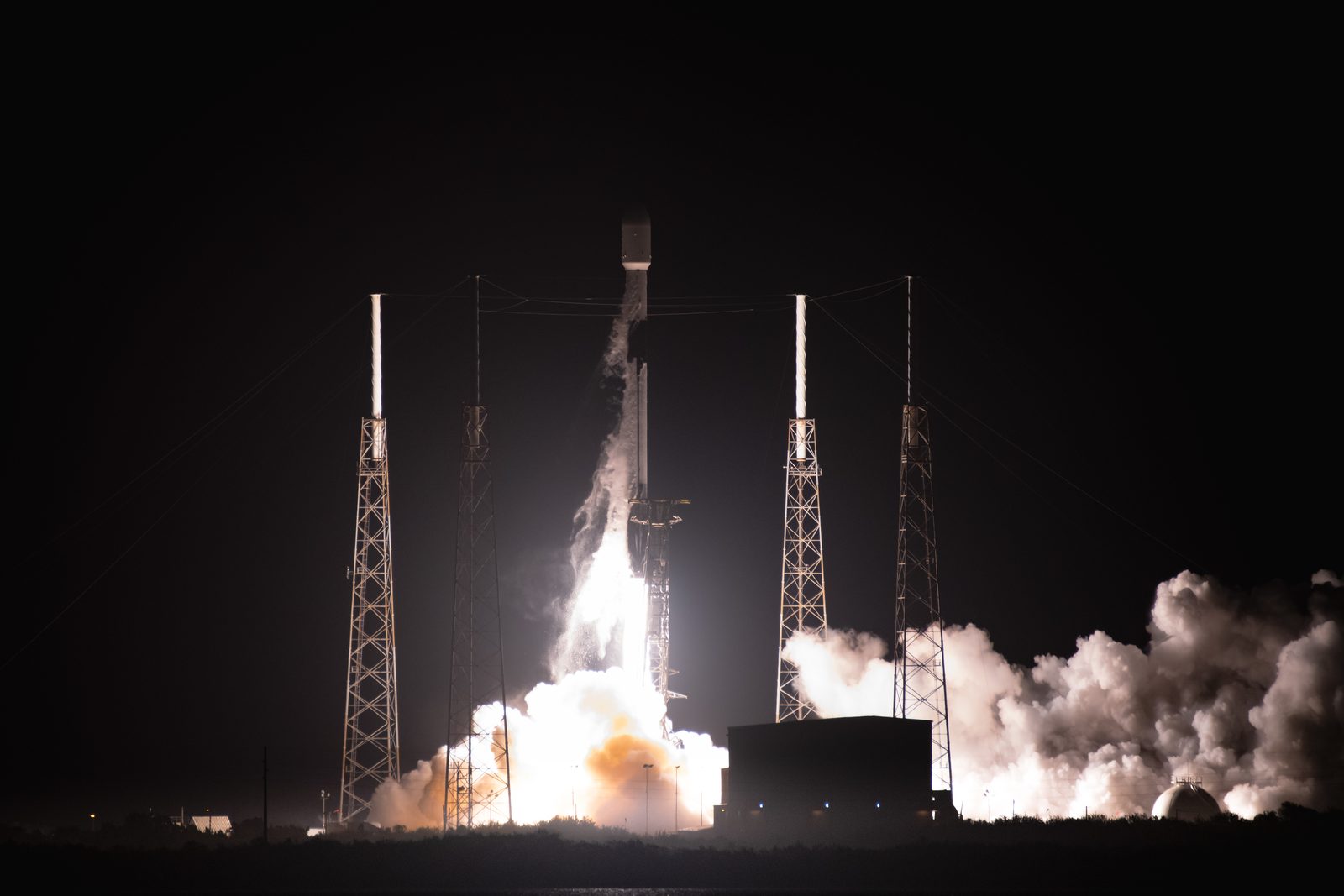SpaceX sends 27 Starlink satellites to orbit on 100th Falcon rocket launch of the year (video, photos)