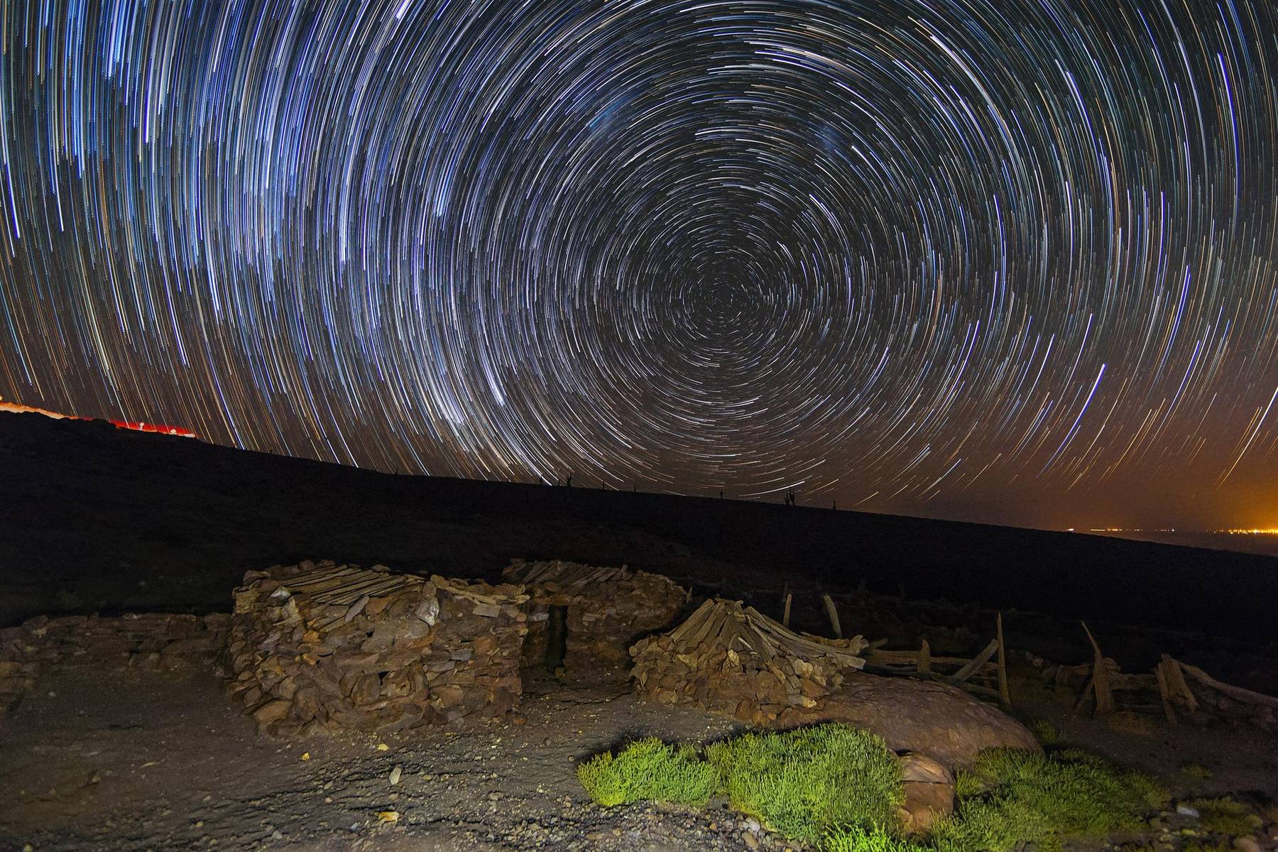 Stars wheeling over a dark horizon in the hours before dawn — the window when a planet parade is best seen